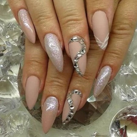 GEL NAIL TECHNICIAN