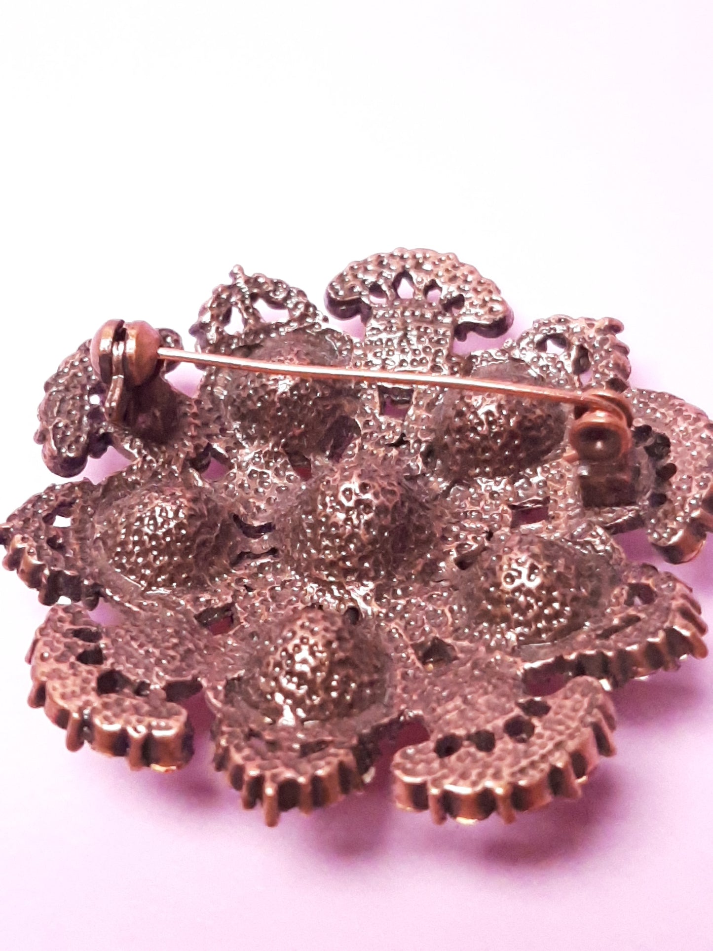 RED FLOWER PIN